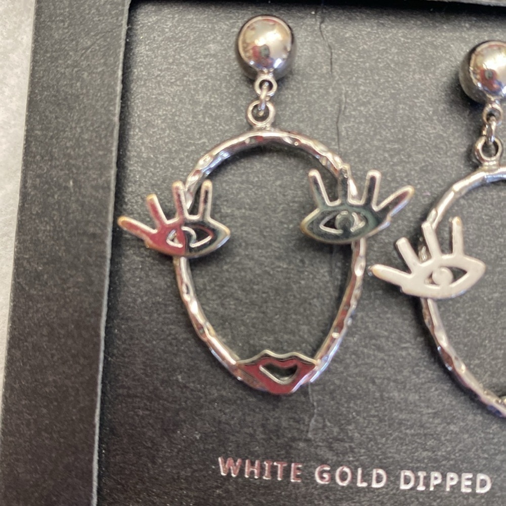 Secret Box Earrings Womens White Gold Dipped lashes lips lightweight stud back - Picture 3 of 6